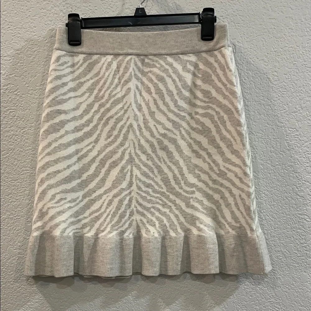 NEW Anthro Dolan Left Coast Gray White Zebra Print Ruffle Knit Skirt Size Small